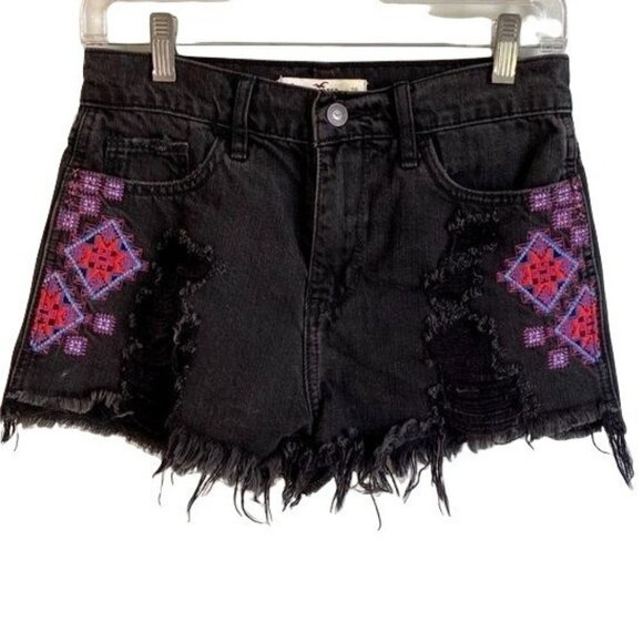 Hollister Embroidered Distressed Black Shorts Size 3 - Picture 1 of 7